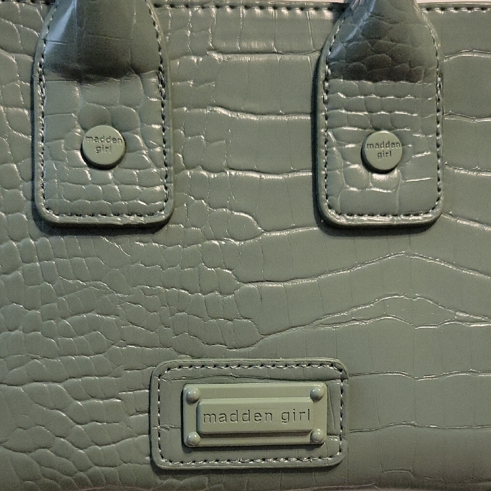 NWOT Madden Girl Green Cross Body Mini Tote in Faux Crocodile - Picture 2 of 11